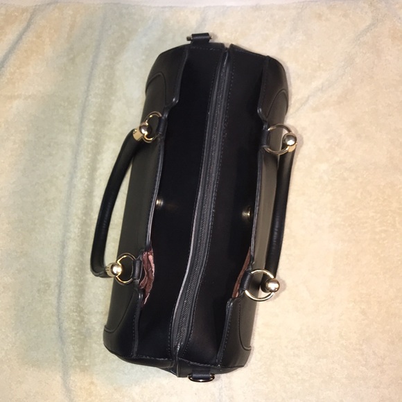 Black Duffle Handbag, Unbranded - Picture 11 of 15